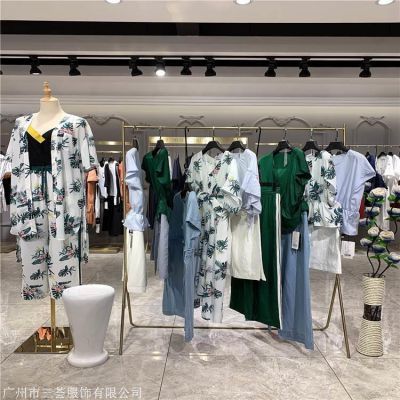 品牌折扣店经营指南 从货源选择到女装批发的成功之道